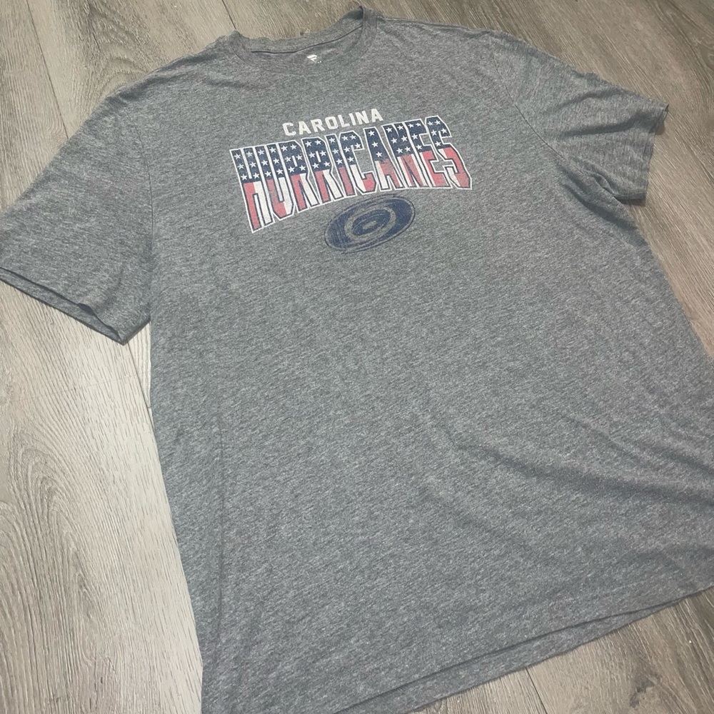 NHL- Gray XL Carolina Hurricanes T-shirt by Fanatics. Stars & Stripes Edition.